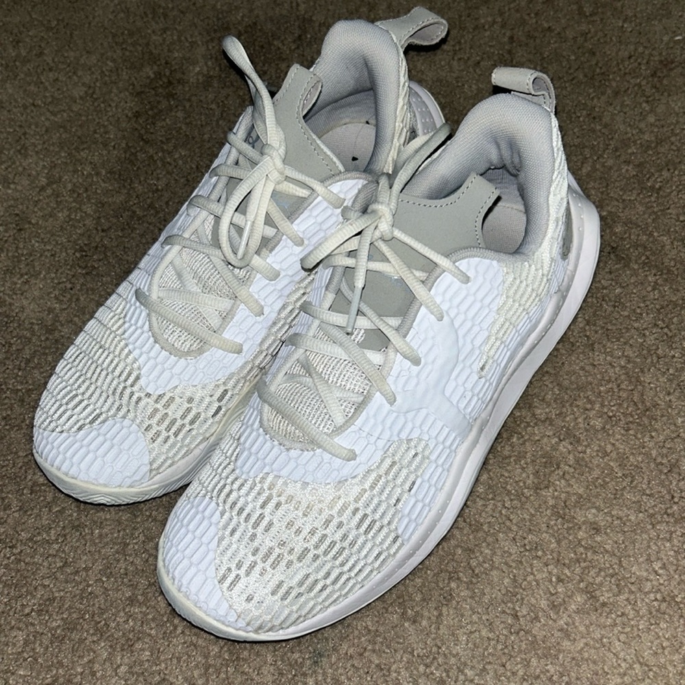 White under armor basketball sneakers